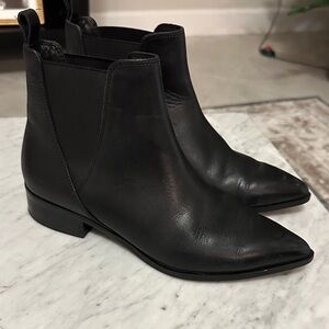& Other Stories Size 38 Black Leather Chelsea Ankle Booties